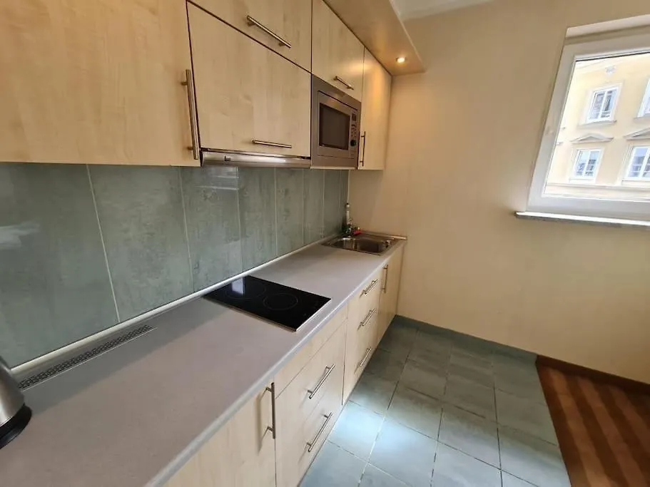 Fantastic Waw - Z6 Room - 101B Warszawa 0*,  Polen